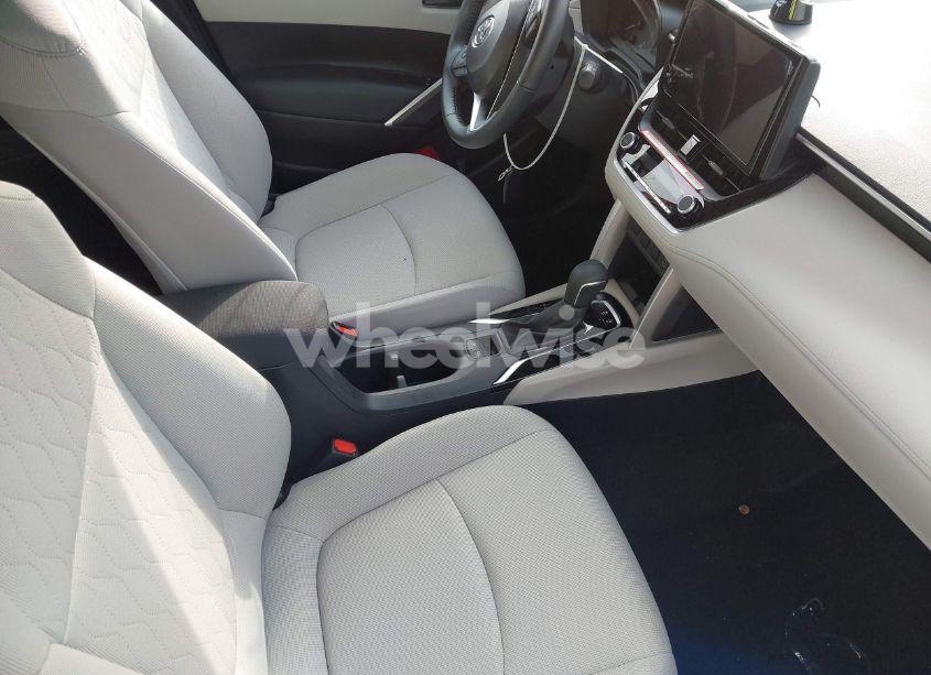 Photo 5 of 2024 Toyota Corolla CROSS LE (VIN 7MUBAABG6RV083522)