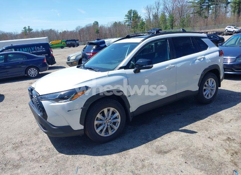 Photo 2 of 2025 Toyota Corolla CROSS LE (VIN 7MUBAABG6SV124768)