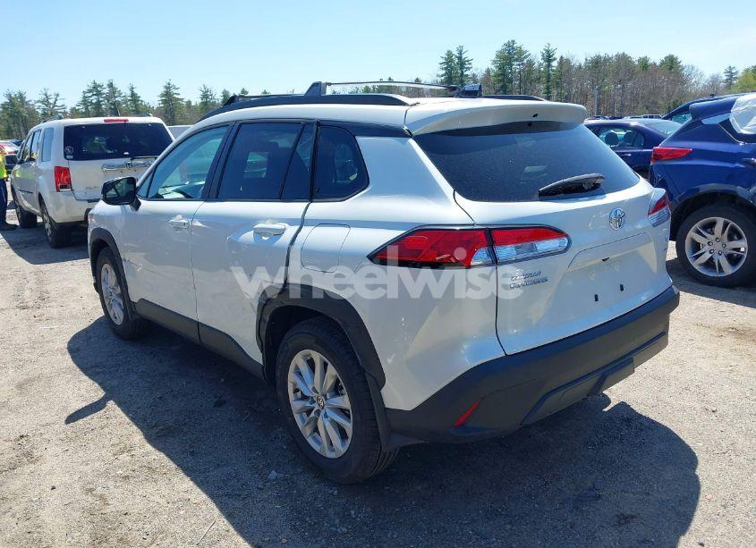 Photo 3 of 2025 Toyota Corolla CROSS LE (VIN 7MUBAABG6SV124768)