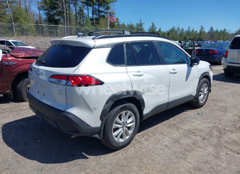 Photo 4 of 2025 Toyota Corolla CROSS LE (VIN 7MUBAABG6SV124768)