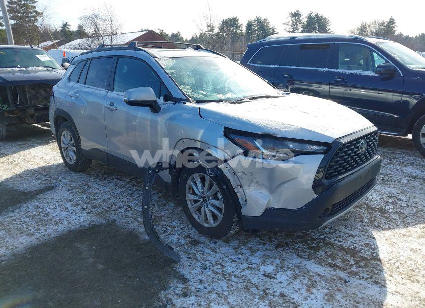 2023 Toyota Corolla CROSS LE (VIN 7MUBAABG7PV045648) main photo
