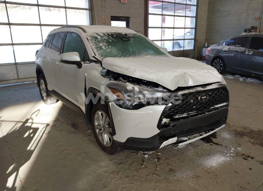 2024 Toyota Corolla CROSS LE (VIN 7MUBAABG8RV108114) main photo