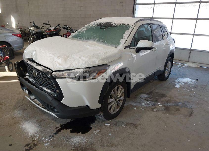 Photo 2 of 2024 Toyota Corolla CROSS LE (VIN 7MUBAABG8RV108114)