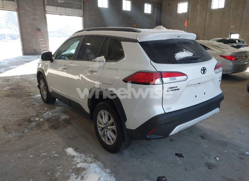 Photo 3 of 2024 Toyota Corolla CROSS LE (VIN 7MUBAABG8RV108114)