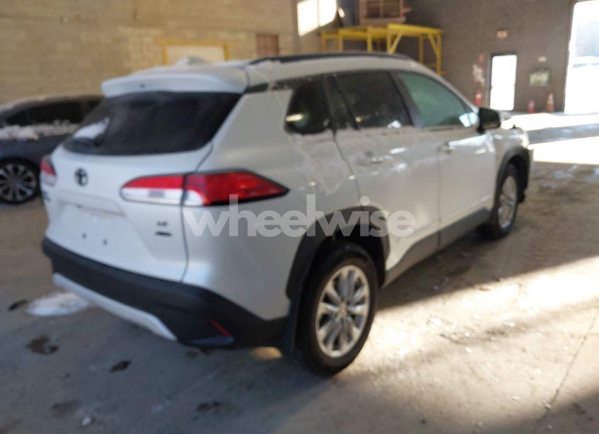 Photo 4 of 2024 Toyota Corolla CROSS LE (VIN 7MUBAABG8RV108114)