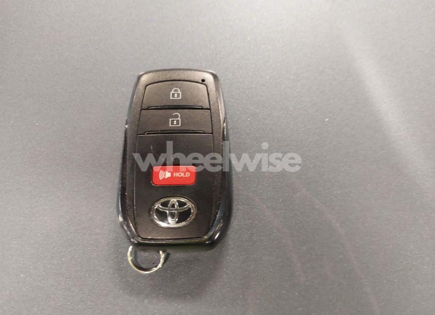 Photo 11 of 2024 Toyota Corolla CROSS LE (VIN 7MUBAABG8RV111689)