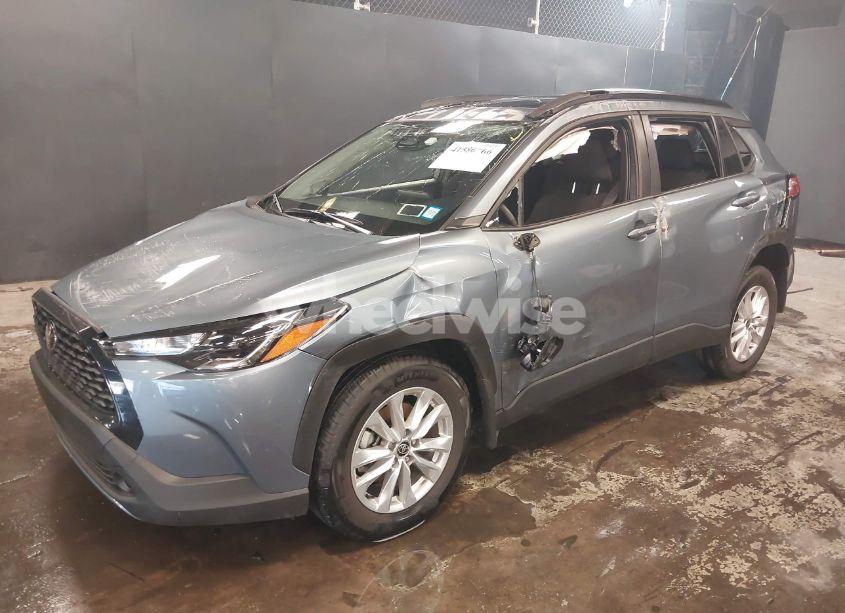 Photo 2 of 2024 Toyota Corolla CROSS LE (VIN 7MUBAABG8RV111689)