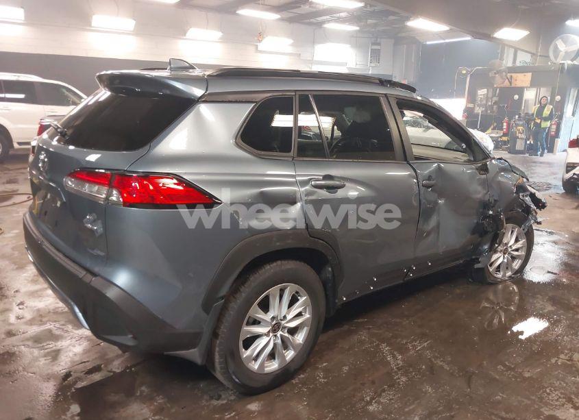 Photo 4 of 2024 Toyota Corolla CROSS LE (VIN 7MUBAABG8RV111689)