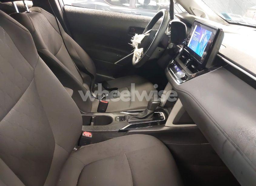 Photo 5 of 2024 Toyota Corolla CROSS LE (VIN 7MUBAABG8RV111689)