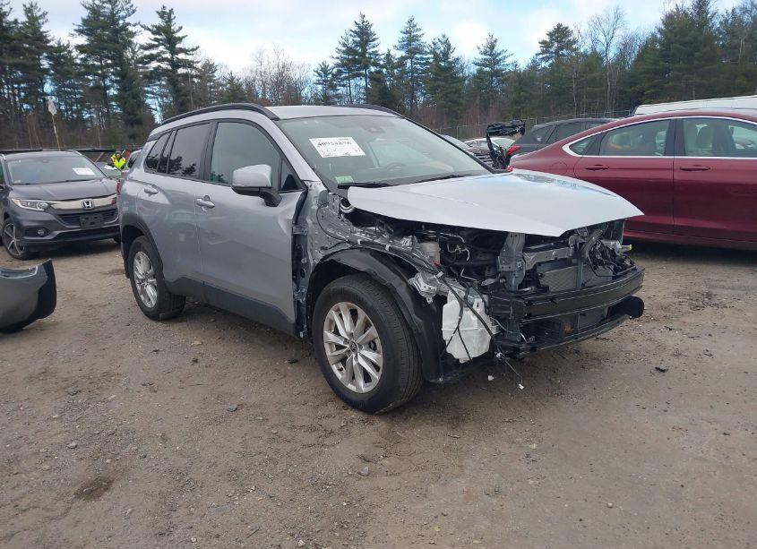 2022 Toyota Corolla CROSS LE (VIN 7MUBAABG9NV022353) main photo