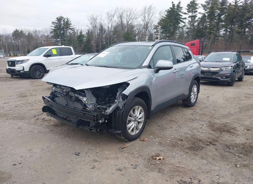 Photo 2 of 2022 Toyota Corolla CROSS LE (VIN 7MUBAABG9NV022353)