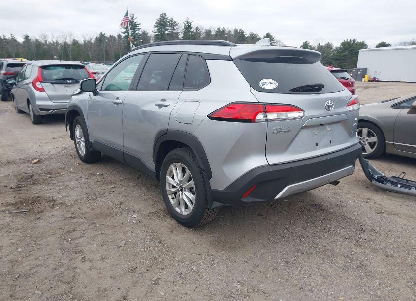 Photo 3 of 2022 Toyota Corolla CROSS LE (VIN 7MUBAABG9NV022353)