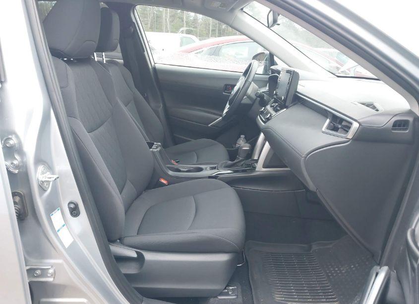 Photo 5 of 2022 Toyota Corolla CROSS LE (VIN 7MUBAABG9NV022353)