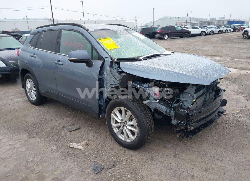 2024 Toyota Corolla CROSS LE (VIN 7MUBAABG9RV083935) main photo