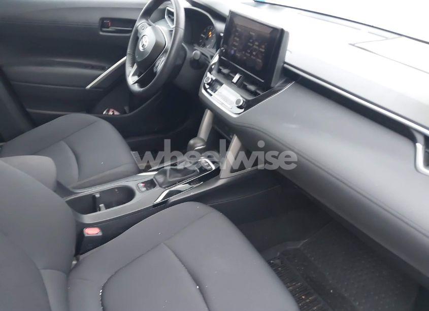 Photo 5 of 2024 Toyota Corolla CROSS LE (VIN 7MUBAABG9RV083935)