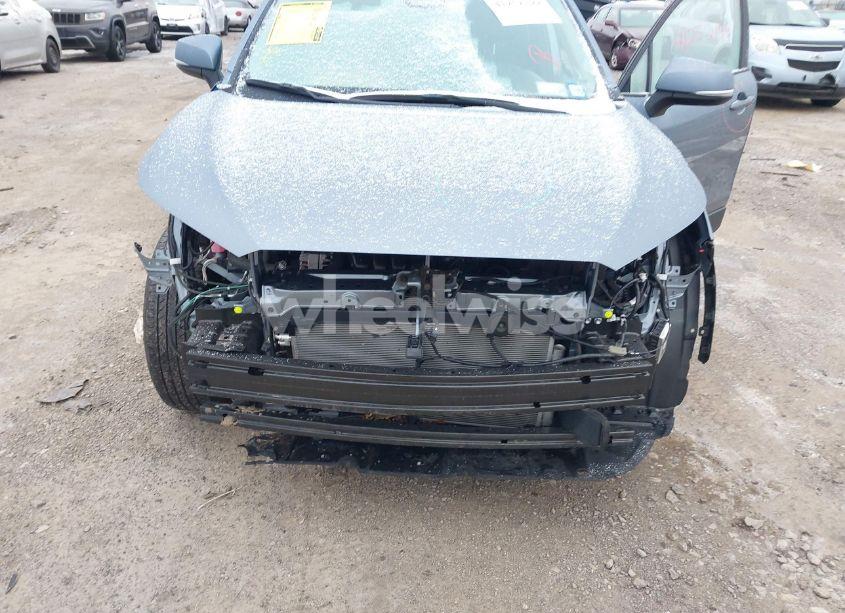 Photo 6 of 2024 Toyota Corolla CROSS LE (VIN 7MUBAABG9RV083935)