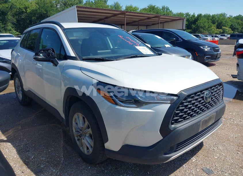 2022 Toyota Corolla CROSS LE (VIN 7MUCAAAG0NV014812) main photo