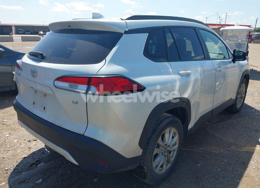 Photo 4 of 2022 Toyota Corolla CROSS LE (VIN 7MUCAAAG0NV014812)