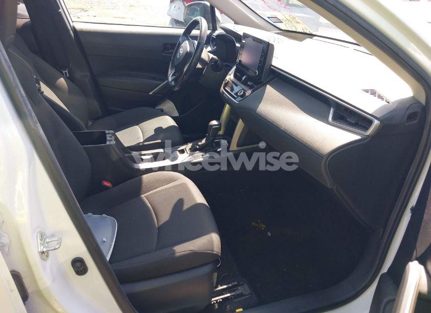 Photo 5 of 2022 Toyota Corolla CROSS LE (VIN 7MUCAAAG0NV014812)