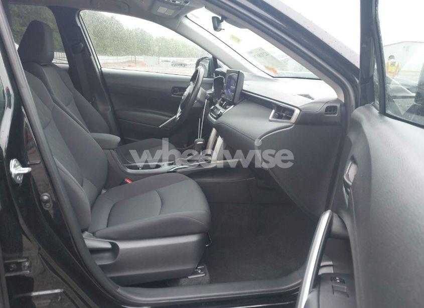 Photo 5 of 2023 Toyota Corolla CROSS LE (VIN 7MUCAAAG0PV053404)