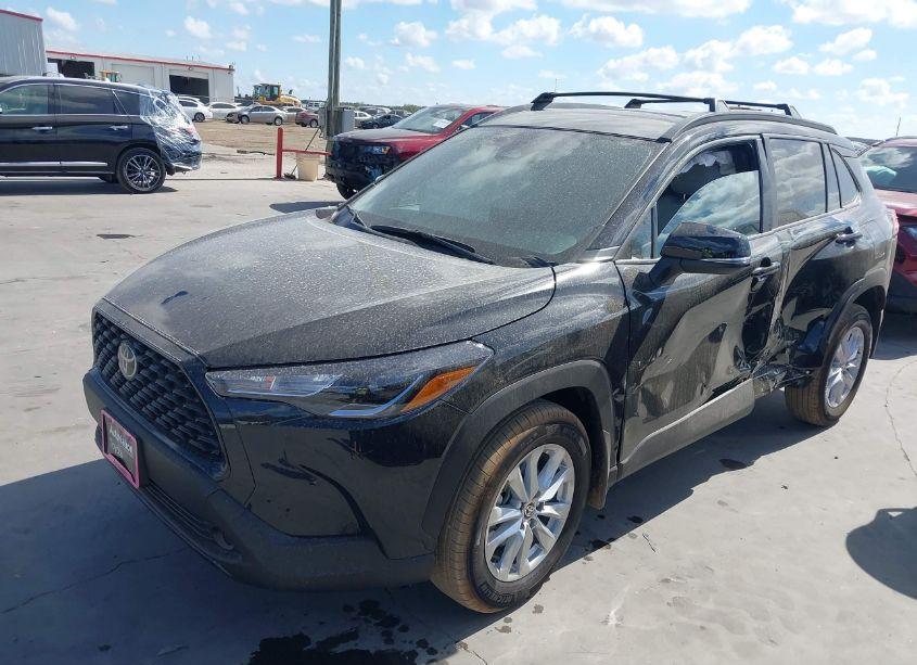 Photo 2 of 2024 Toyota Corolla CROSS LE (VIN 7MUCAAAG0RV108050)