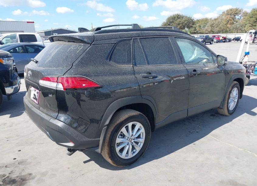 Photo 4 of 2024 Toyota Corolla CROSS LE (VIN 7MUCAAAG0RV108050)