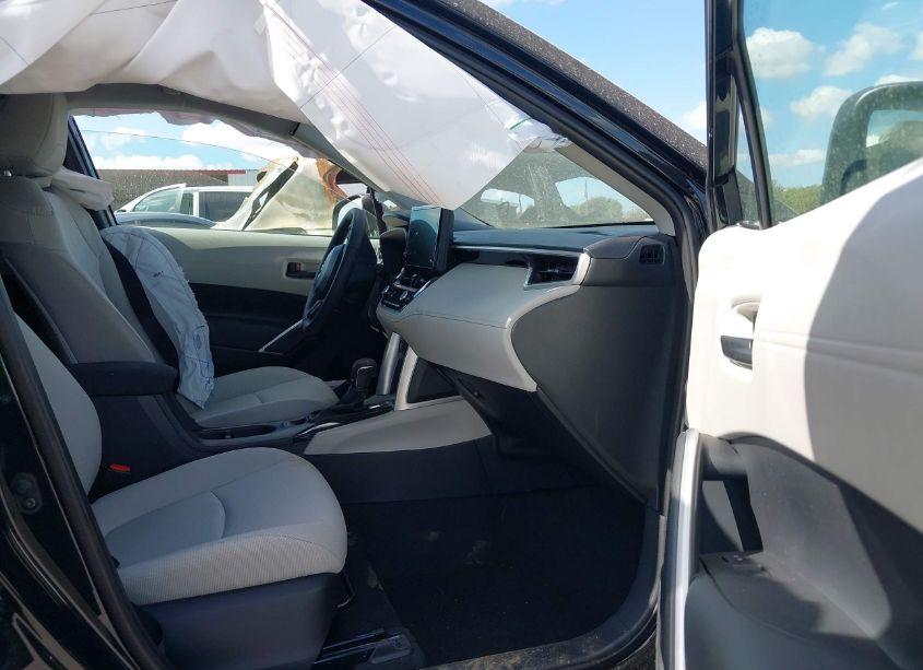 Photo 5 of 2024 Toyota Corolla CROSS LE (VIN 7MUCAAAG0RV108050)