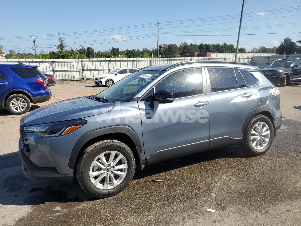 2025 TOYOTA COROLLA CROSS LE (VIN 7MUCAAAG0SV150952) main photo