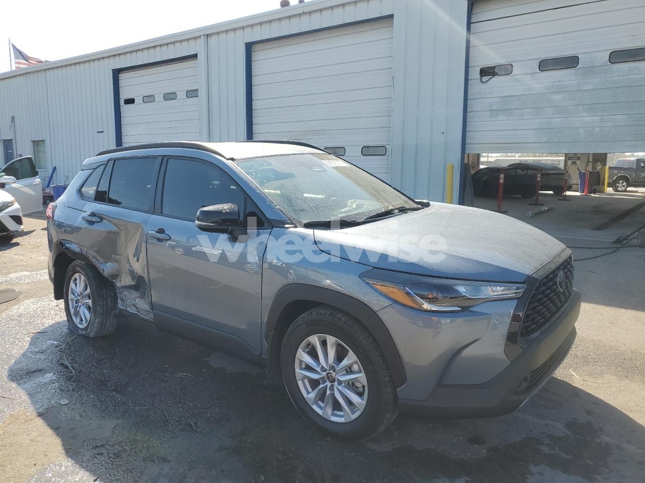 Photo 4 of 2025 TOYOTA COROLLA CROSS LE (VIN 7MUCAAAG0SV150952)