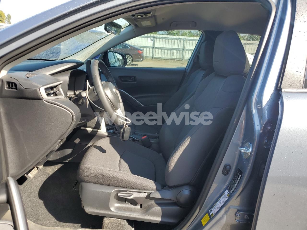 Photo 7 of 2025 TOYOTA COROLLA CROSS LE (VIN 7MUCAAAG0SV150952)