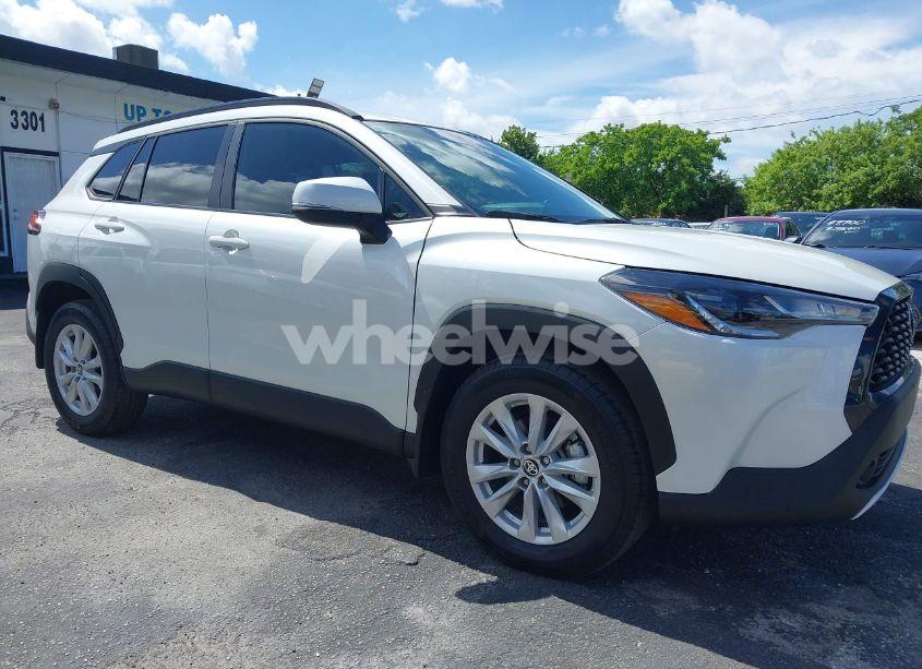 2024 Toyota Corolla CROSS LE (VIN 7MUCAAAG1RV084549) main photo