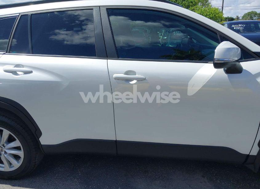 Photo 13 of 2024 Toyota Corolla CROSS LE (VIN 7MUCAAAG1RV084549)