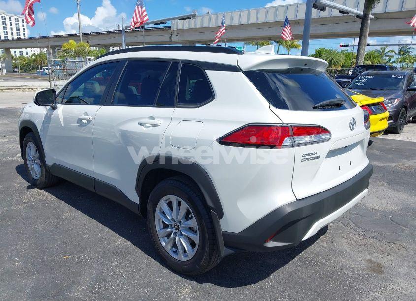 Photo 3 of 2024 Toyota Corolla CROSS LE (VIN 7MUCAAAG1RV084549)