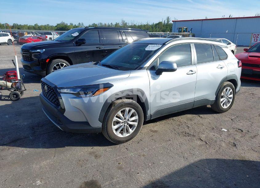 Photo 2 of 2022 Toyota Corolla CROSS LE (VIN 7MUCAAAG2NV005920)