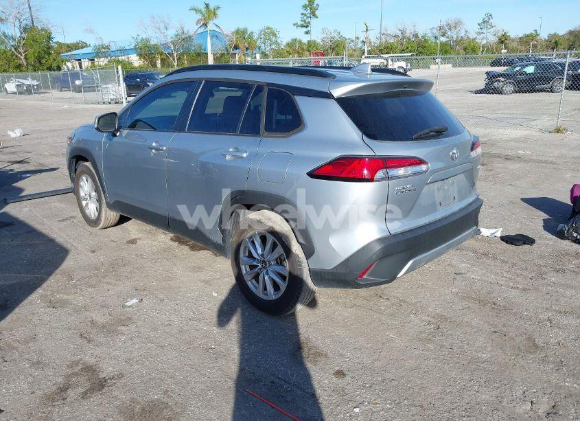Photo 3 of 2022 Toyota Corolla CROSS LE (VIN 7MUCAAAG2NV005920)