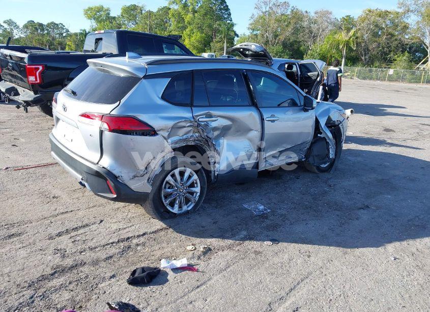 Photo 4 of 2022 Toyota Corolla CROSS LE (VIN 7MUCAAAG2NV005920)