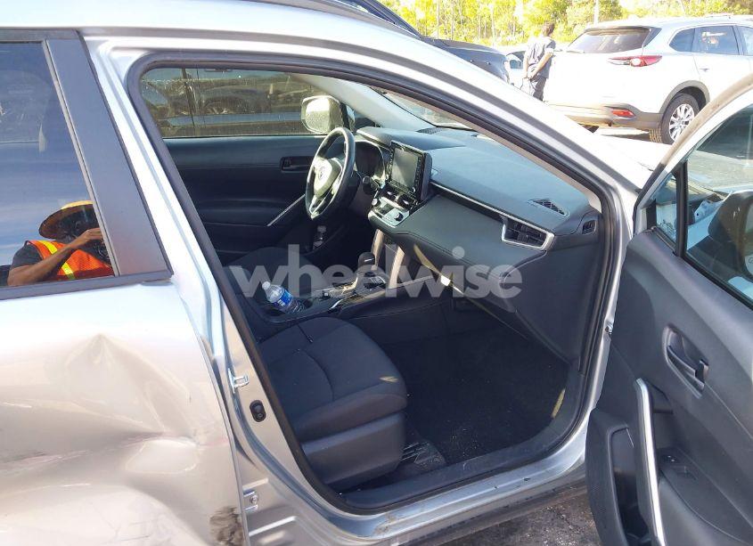 Photo 5 of 2022 Toyota Corolla CROSS LE (VIN 7MUCAAAG2NV005920)