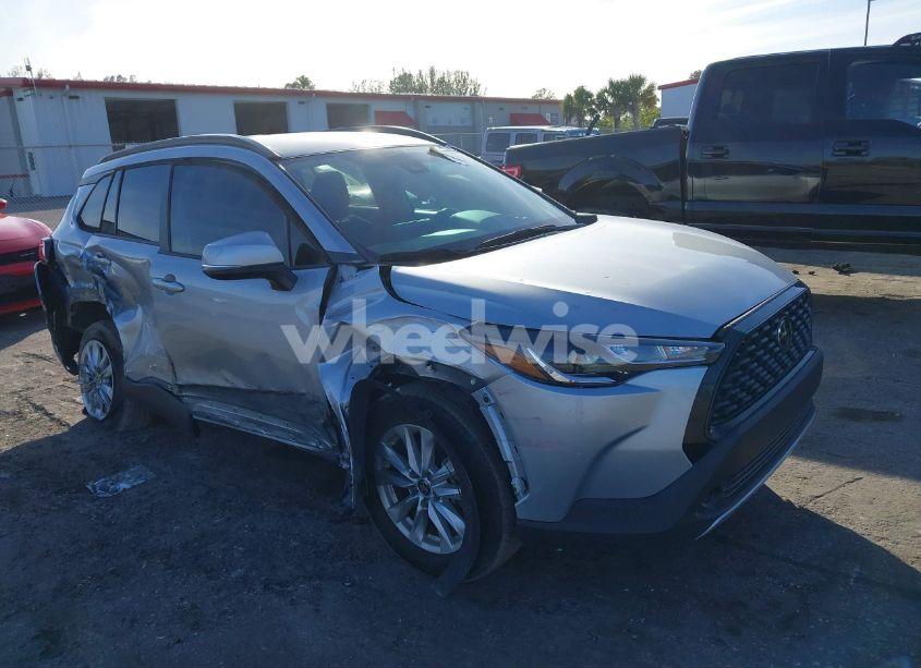 Photo 6 of 2022 Toyota Corolla CROSS LE (VIN 7MUCAAAG2NV005920)