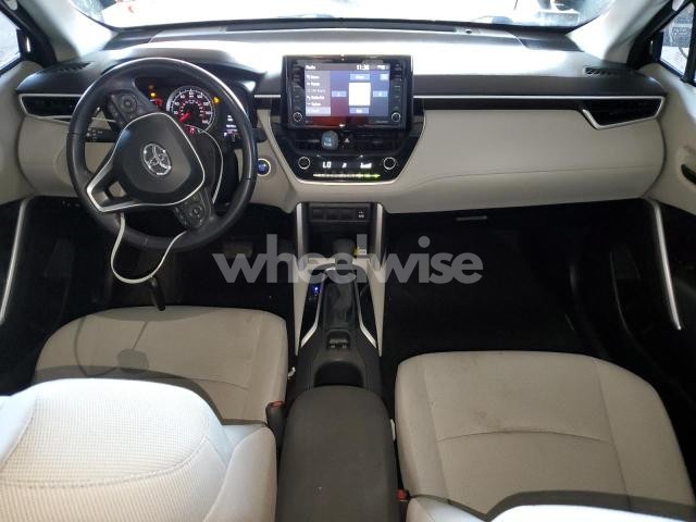 Photo 2 of 2022 TOYOTA COROLLA CROSS LE (VIN 7MUCAAAG2NV009675)