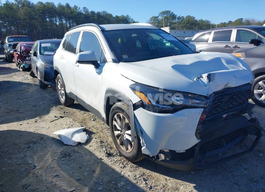 2022 Toyota Corolla CROSS LE (VIN 7MUCAAAG2NV014911) main photo