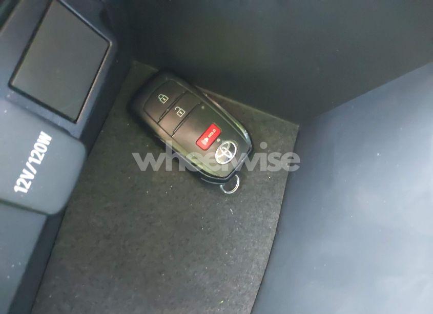 Photo 11 of 2022 Toyota Corolla CROSS LE (VIN 7MUCAAAG2NV014911)