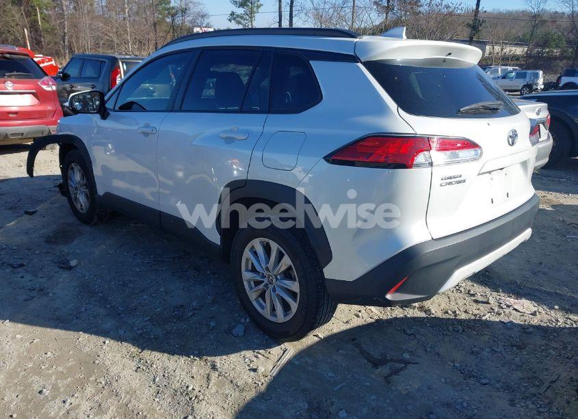Photo 3 of 2022 Toyota Corolla CROSS LE (VIN 7MUCAAAG2NV014911)