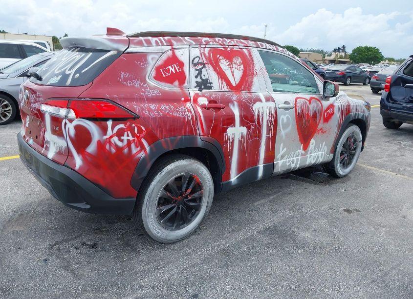 Photo 4 of 2022 Toyota Corolla CROSS LE (VIN 7MUCAAAG2NV033023)