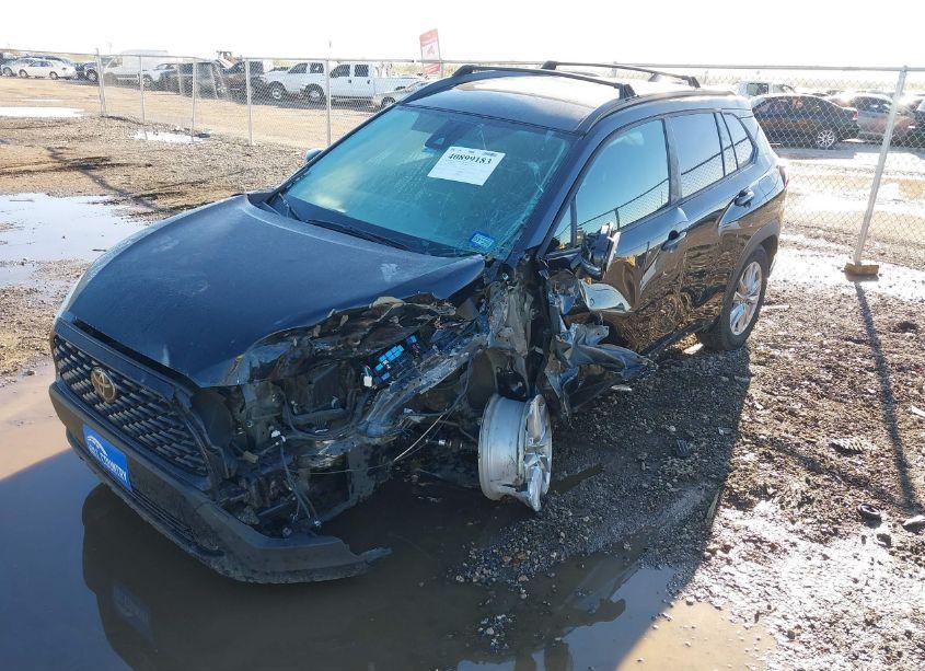 Photo 2 of 2022 Toyota Corolla CROSS LE (VIN 7MUCAAAG2NV033927)