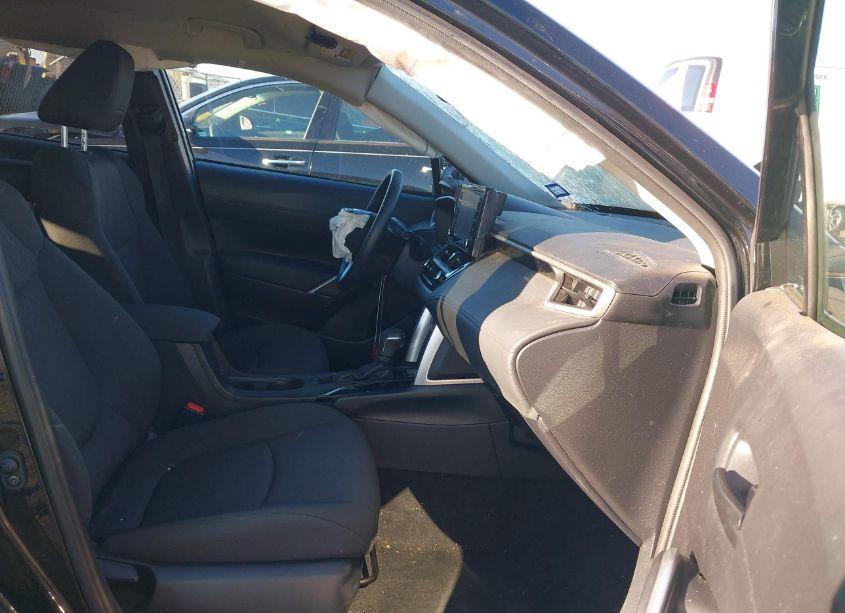 Photo 5 of 2022 Toyota Corolla CROSS LE (VIN 7MUCAAAG2NV033927)