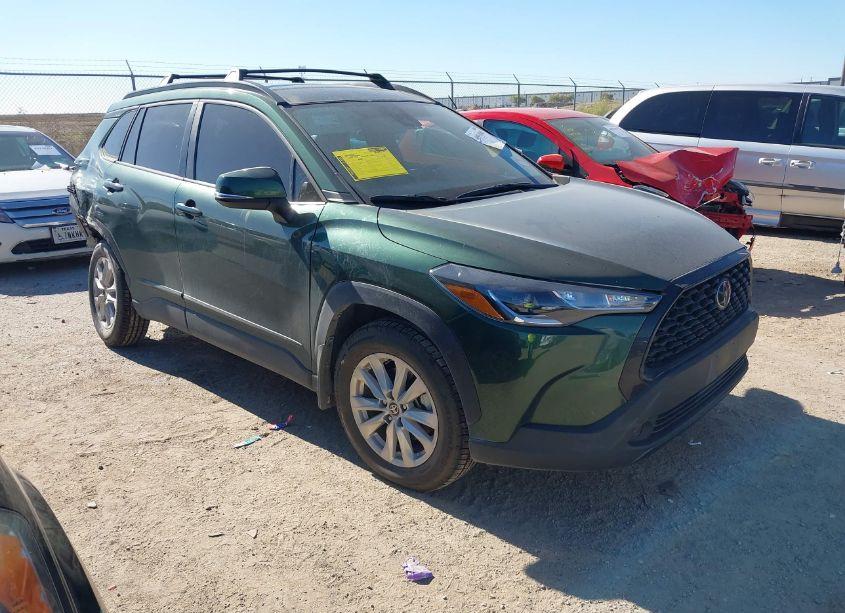 2022 Toyota Corolla CROSS LE (VIN 7MUCAAAG3NV019387) main photo