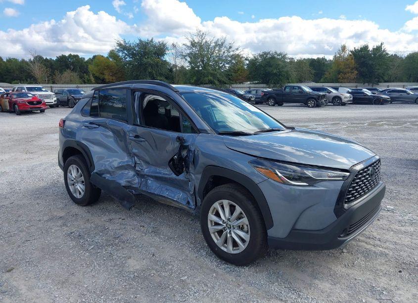 2023 Toyota Corolla CROSS LE (VIN 7MUCAAAG3PV047757) main photo