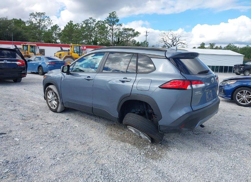 Photo 3 of 2023 Toyota Corolla CROSS LE (VIN 7MUCAAAG3PV047757)