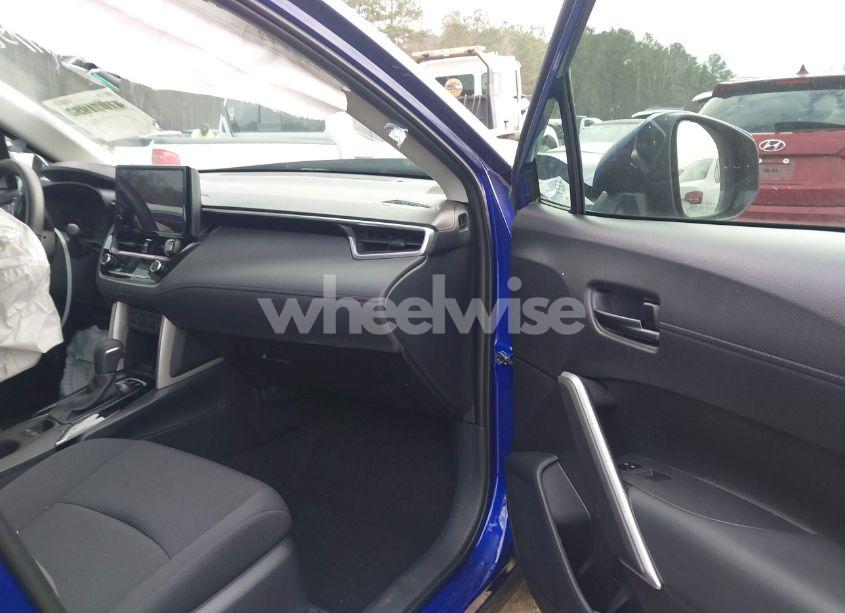 Photo 5 of 2024 Toyota Corolla CROSS LE (VIN 7MUCAAAG3RV081359)