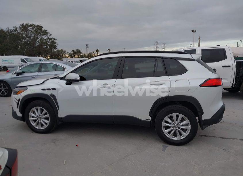 Photo 14 of 2024 Toyota Corolla CROSS LE (VIN 7MUCAAAG3RV098629)